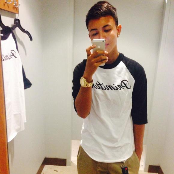 Poshmark profile picture for @dayton